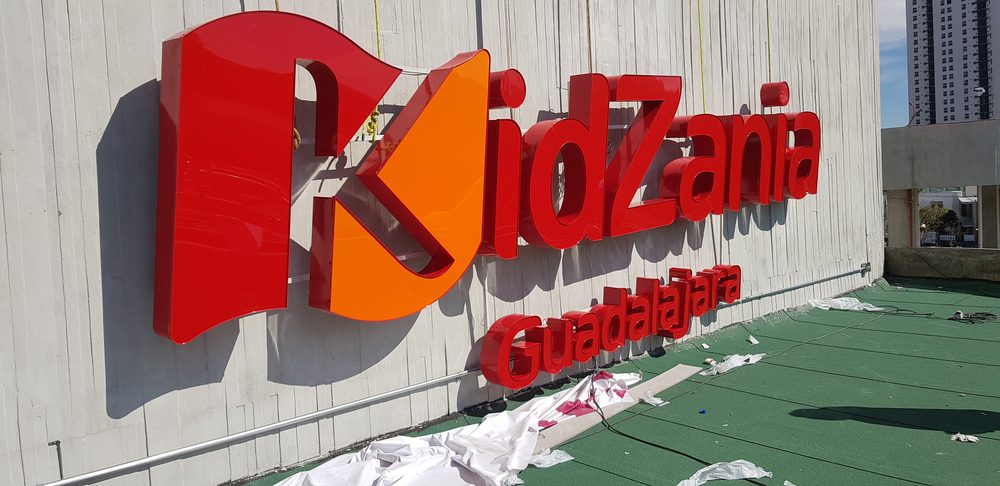 Rótulo iluminado KidZania Guadalajara