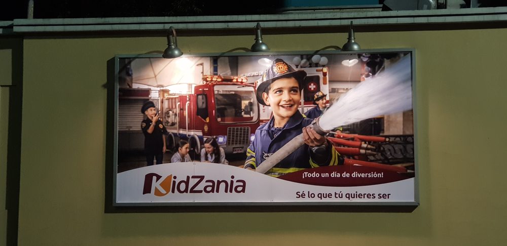 Mural temático de Halloween KidZania